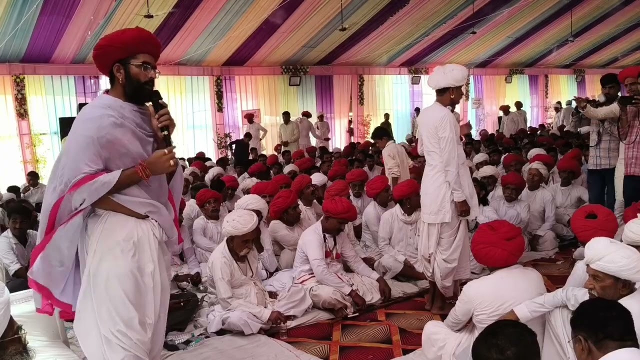 धुम्बिडया में देवासी अगरोणी करमटा परिवार द्वारा आयोजित जीवित गंगा थाली की विशाल बैठक।
