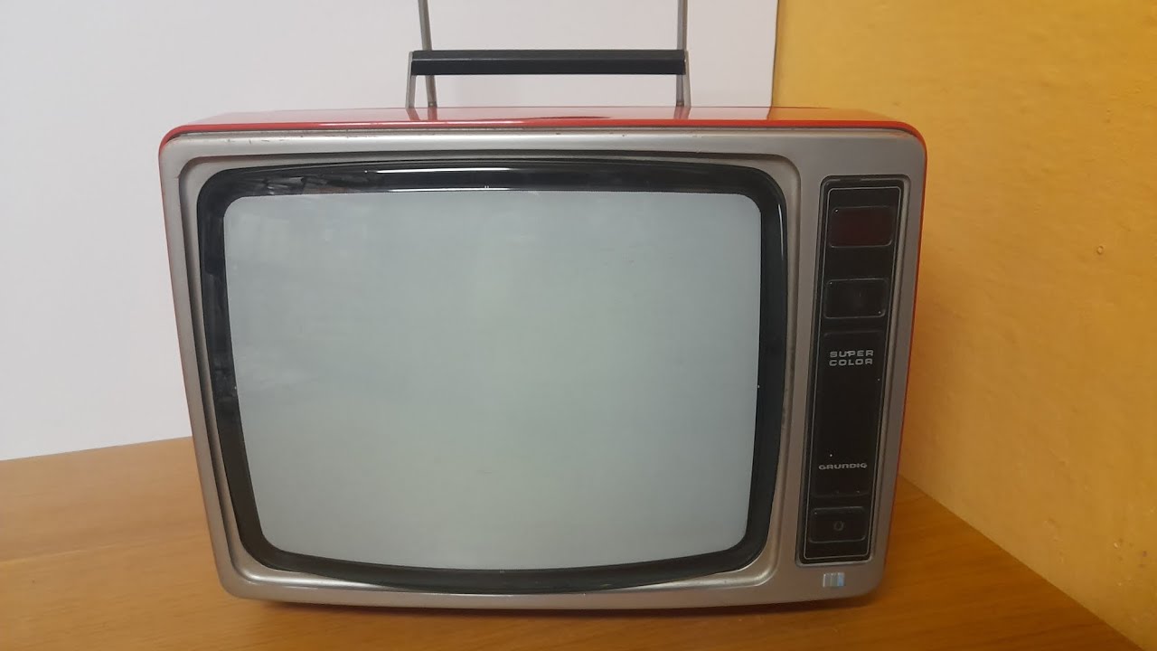 Tv Vintage 1978 Grundig Super Color 1832IT  Test con game console Cartobit 