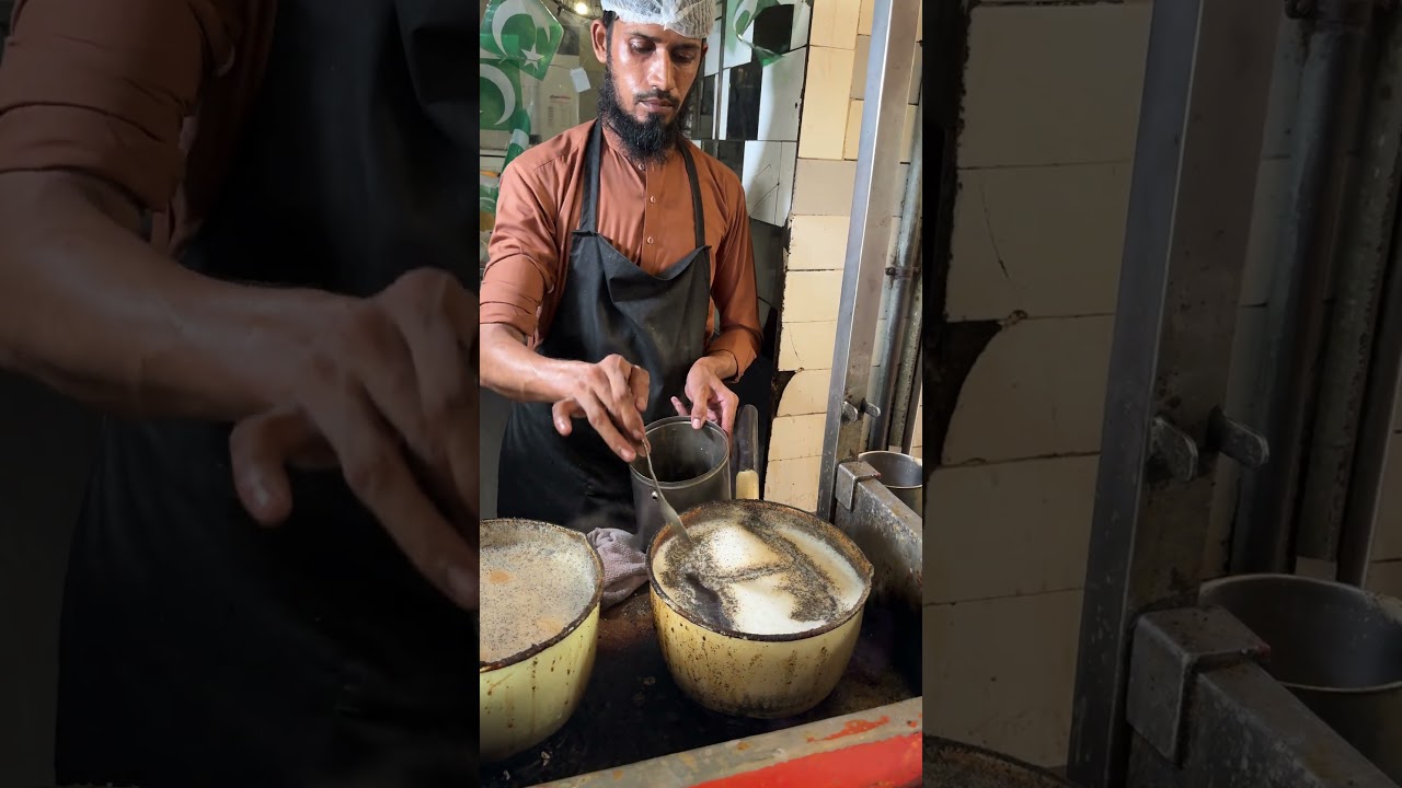 Famous Lahori KarakDaar Chaye | Pure Milk Tea | Hafiz Restaurant Lahore #shorts