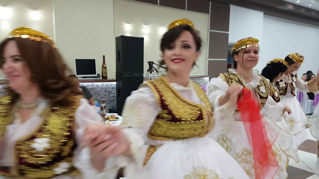 Kostume Popullore Vis Çeka