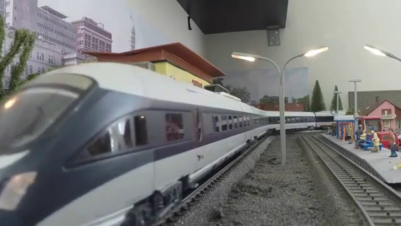 M&auml;rklin layout run video with M&auml;rklin, PIKO & Roco rolling stock - AC H0 Scale