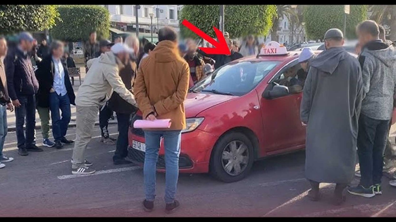 فتاتان إستقلتى سيارة الأجرة لتتفاجئى بالسائق يشهر سكينا في وجهيهما ثم طلب منهما شئ لايصدق