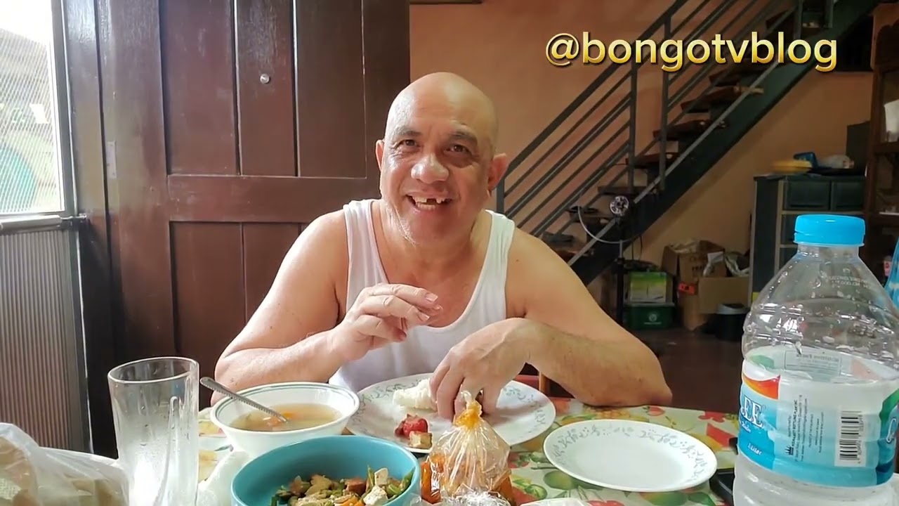 My  100  Hundred pesos ka my lunch @dinner kana yan ang buhay ng isang OFW sa bansang pilipinas
