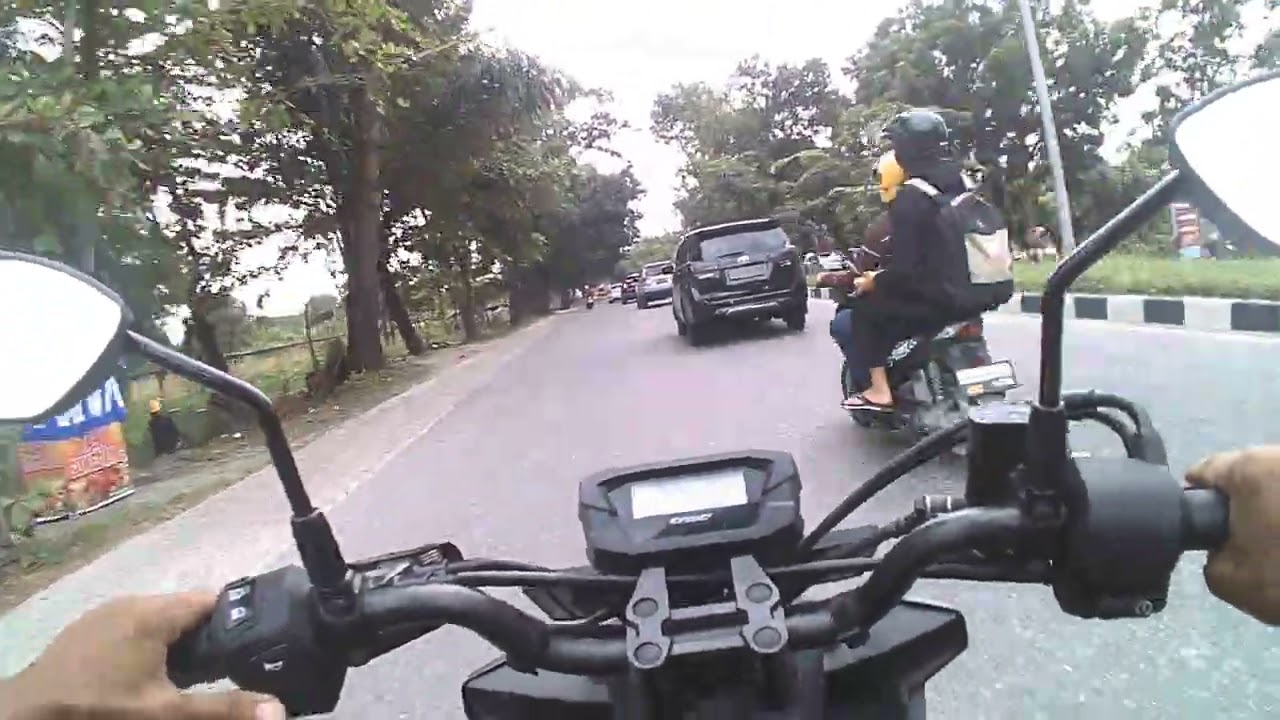Suasana Jalanan di kota Pekanbaru pada siang hari.(Jln Nangka/Tuanku Tambusai).