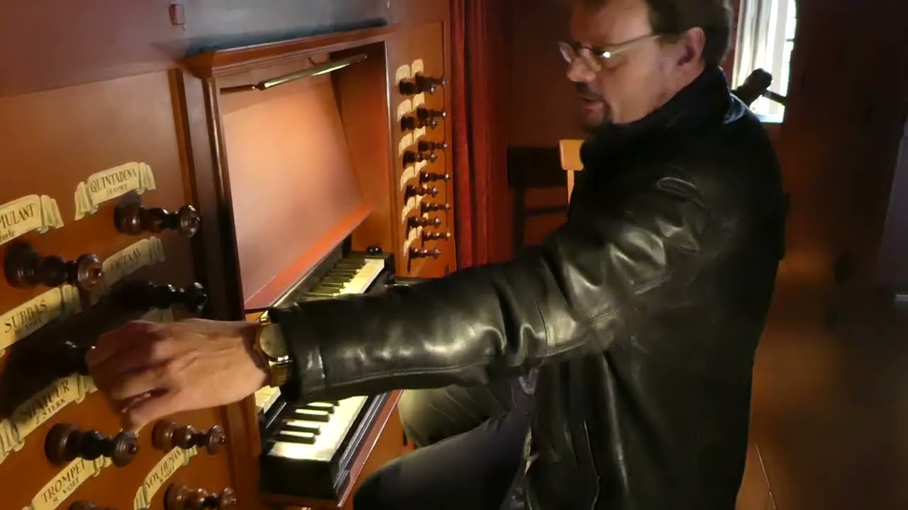 Sietze de Vries demonstrates the reed stops at Weener, Ostfriesland