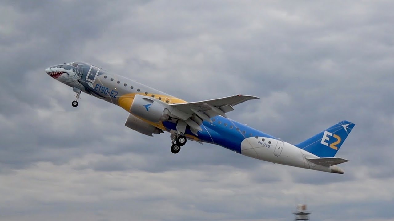 Embraer 190 E2 STD Shark Livery flying Display at Farnborough AirShow 2018 FIA18 PR-ZGQ