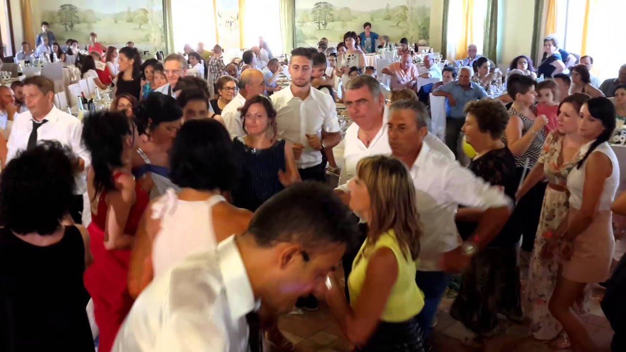 SPOSI E INVITATI BALLANO LA PIZZICA - LA SPOSA ME - MATRIMONIO AL SETTIMO CIELO FRANCESCO BARATTUCCI