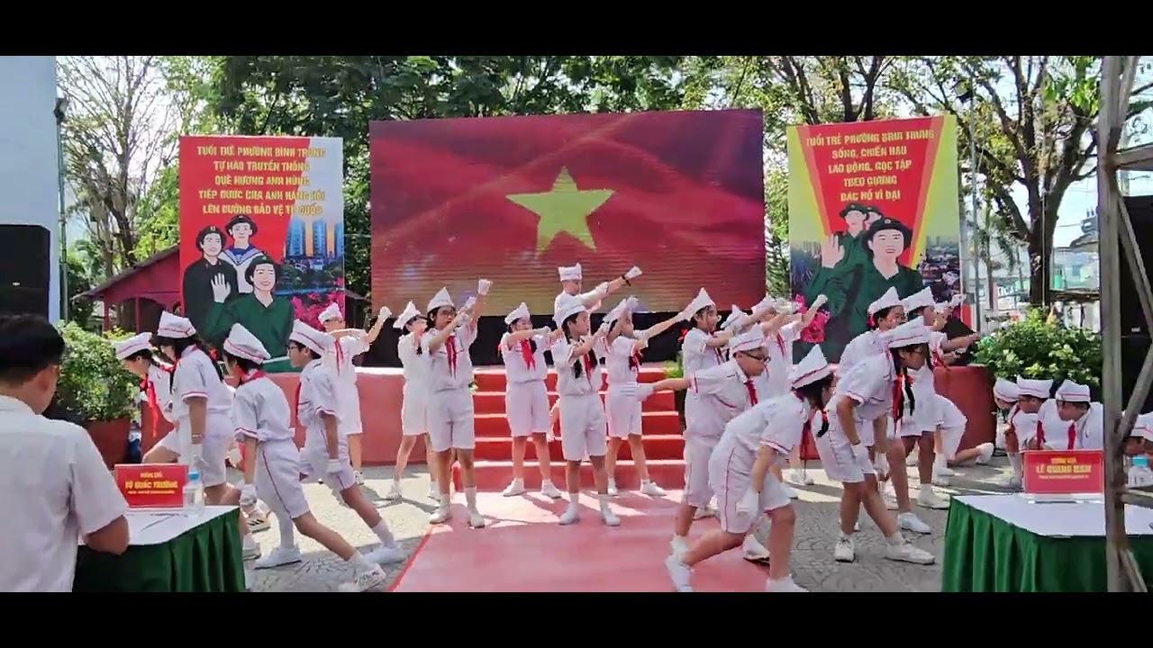 Lớp 6/4 Trần Quốc Toản trình diễn văn nghệ tại Hội trại Tòng quân năm 2026 Phường Bình Trưng