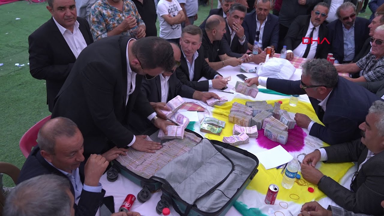 Van'daki aşiret düğününde takı töreni tam 4 saat sürdü! Paraları 15 kişi saydı, bavullarla taşındı