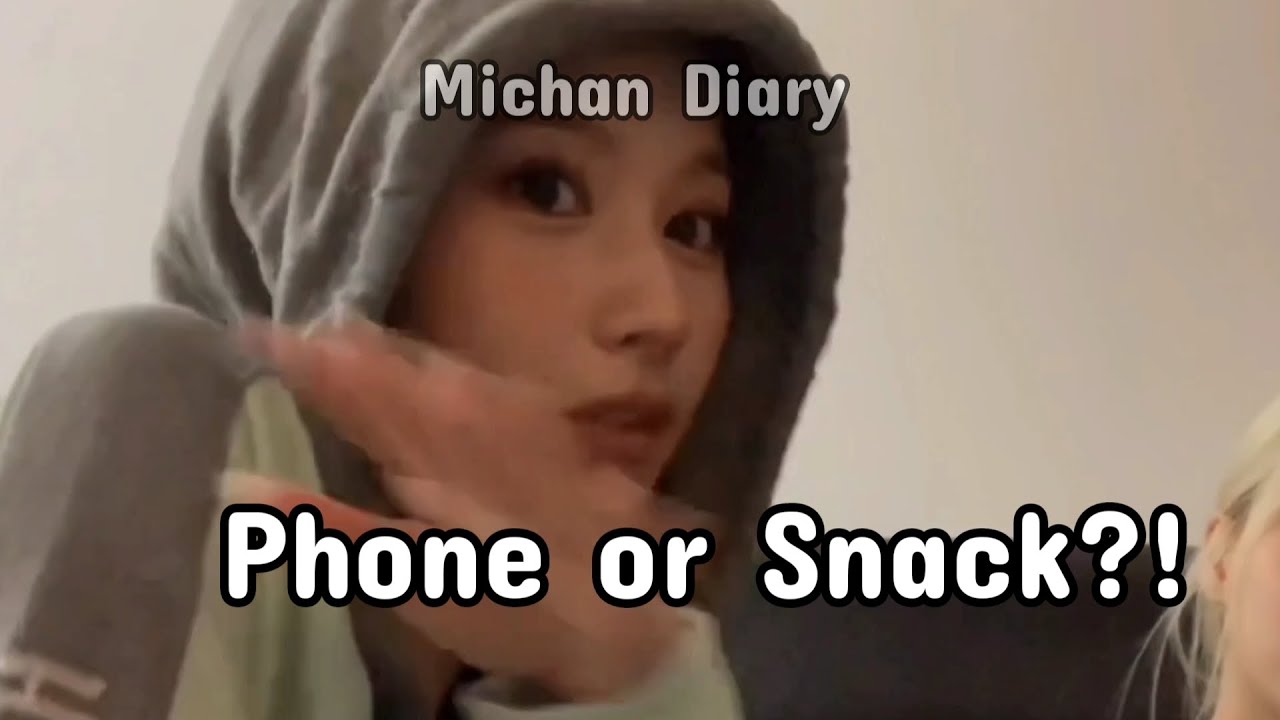 sana and momo are *confused* when they're asked to choose between phone or snack