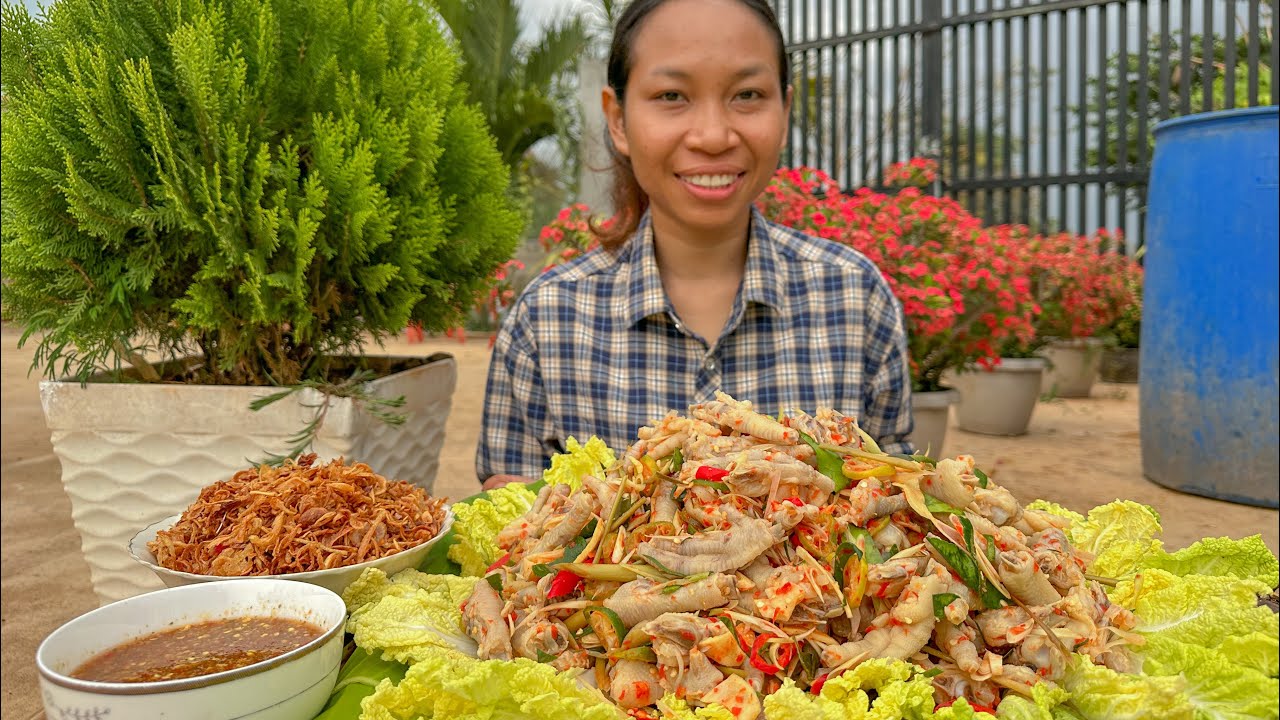 ធ្វើជ្រក់ជើងមាន់តាមសំណូមពរពុកម៉ែបងប្អូន ឆម ស្រីផាច - Chhom Sreypach