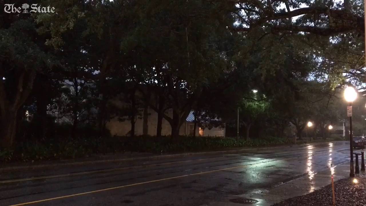 Hurricane Matthew outer bands arrive in Charleston