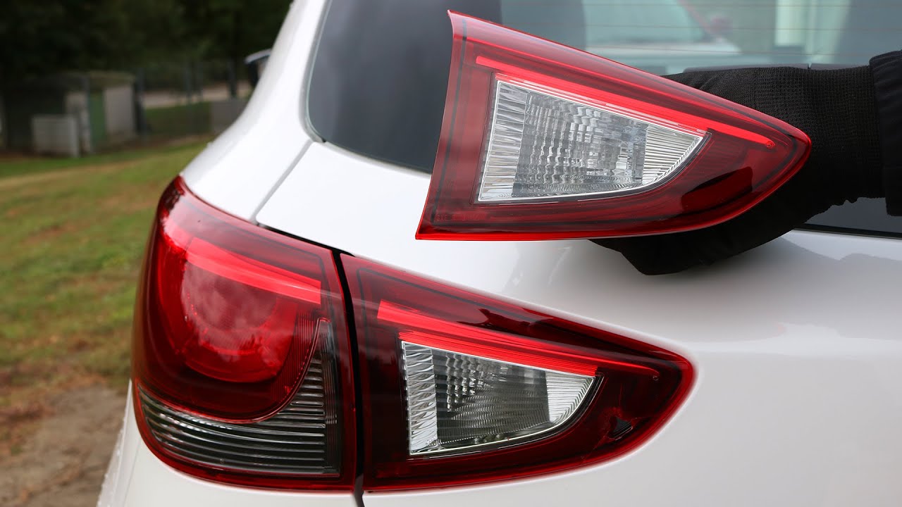 Mazda2 - Tail Light Replacement