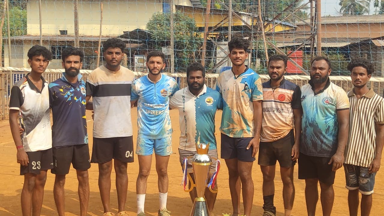 Navika enterprises Holangadde v/s Haldipur #fainal #volleyball #bollywood #sports #skills 