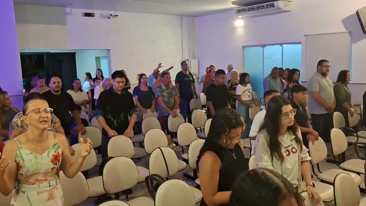 Muito forte sua presença ó Senhor 