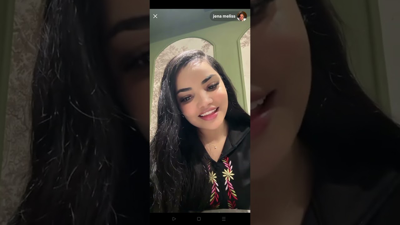 اجمل نظرات العيون واحلا شفايف يتحدث 