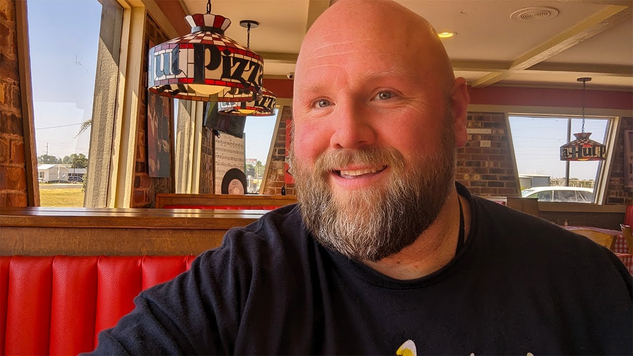 I Finally Get To Experience A Pizza Hut Classic Restaurant! Fairfield Texas