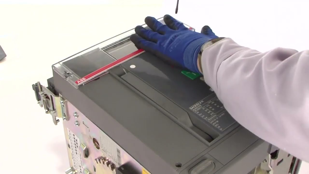 Disjuntor de Baixa Tensão - SACE Emax 2   Motor para E2 2…E6 2