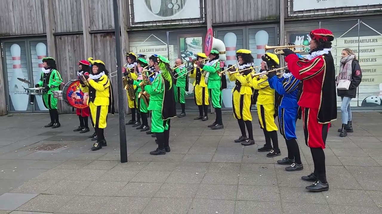 MuziekPietenBende - Wie komt er alle jaren - 2/12/2023 - Brouwer Transport en Logistiek