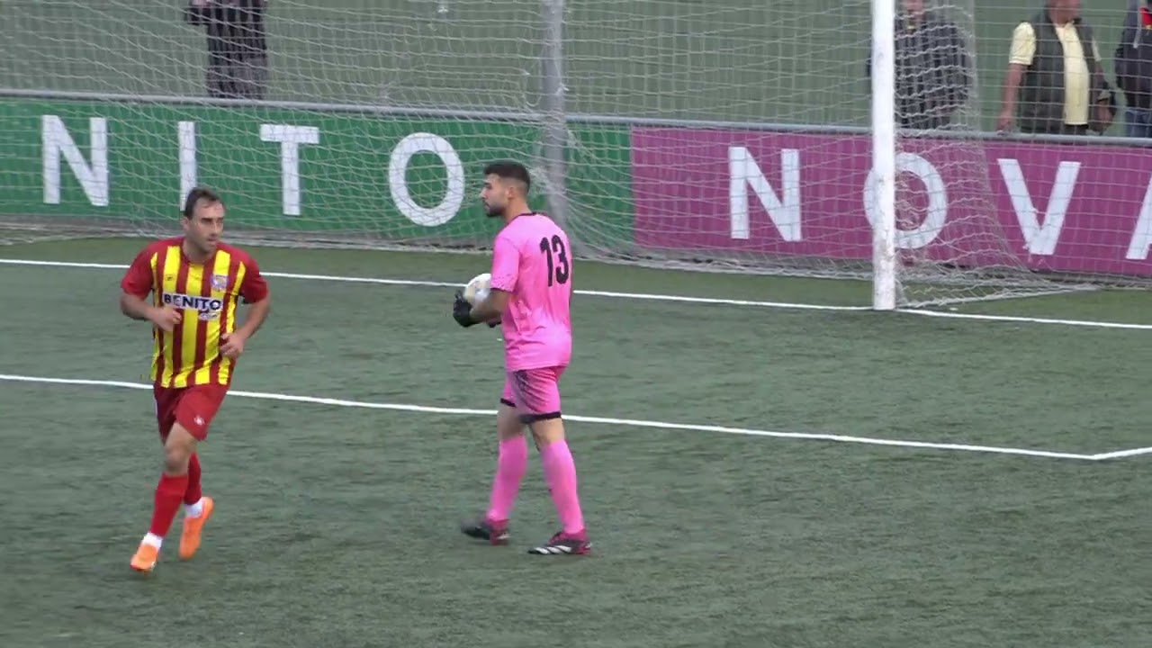 Les imatges més destacades del derbi entre el Manlleu i el Vic