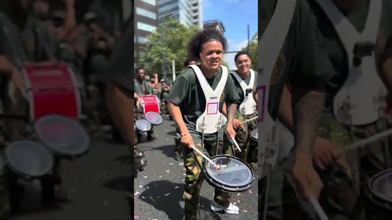 Muziek en Militaire Magie: Ritmo en Defensie’s Carnaval Parade in Rotterdam 🎈🥁 @defensie