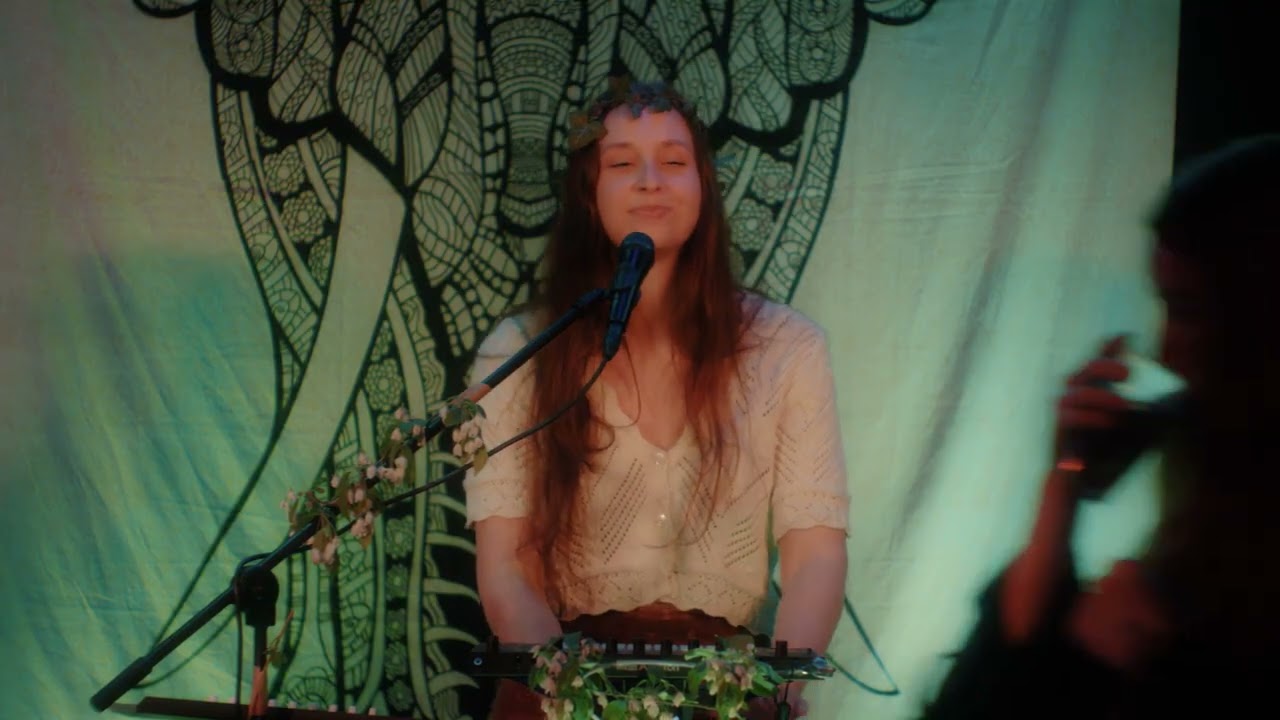 Kayleigh Beard - Behold live @ EdanZ