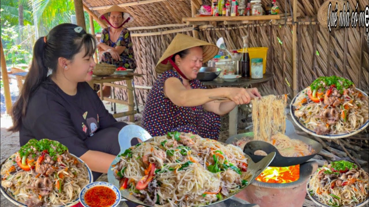 Hủ Tiếu Xào Thập Cẩm, Tôm Bạch Tuộc | Bữa Ăn Sáng Miền Quê Hái Rau Vườn || hometown breakfast