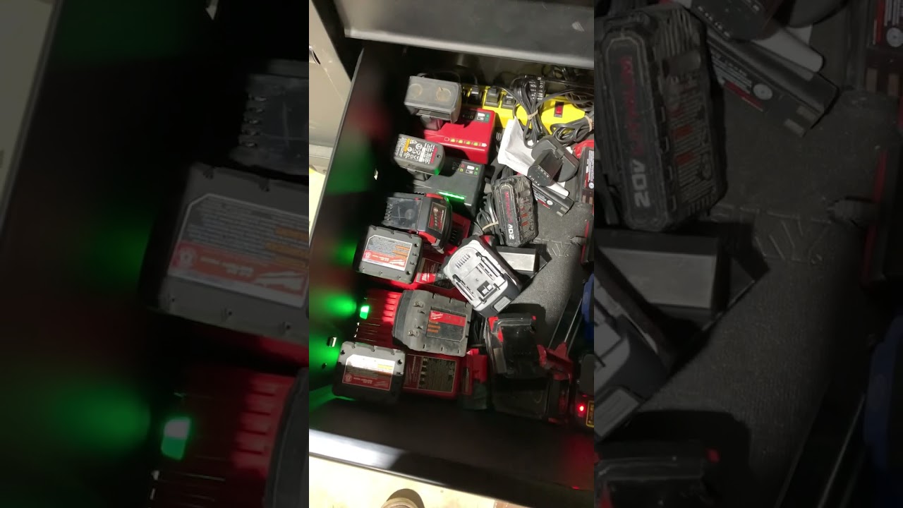 How to store Lithium Batteries In the cold #snapon #milwaukeetools  #milwaukeetool #battery