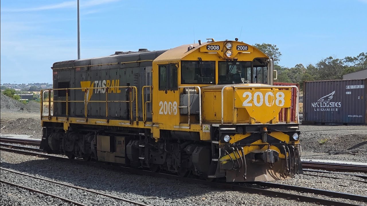 TasRail TR17 moving DQ 2008 around in East Tamar Yard
