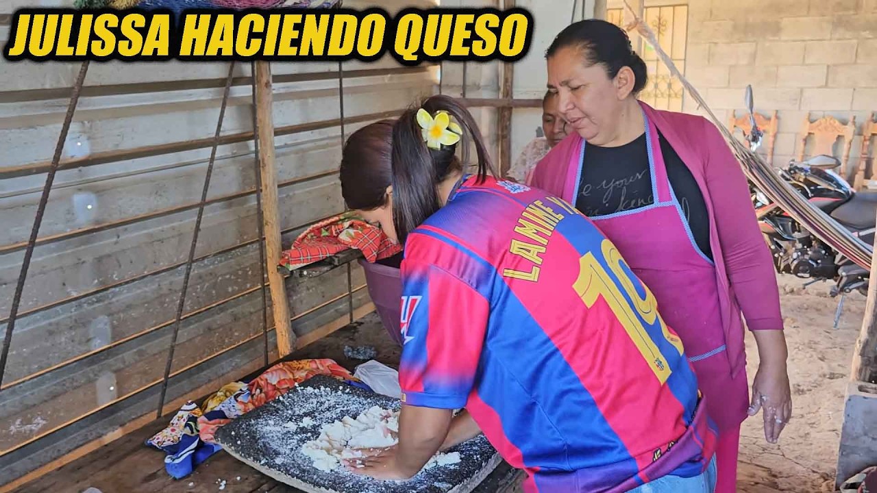 Julissa es experta en hacer queso.
