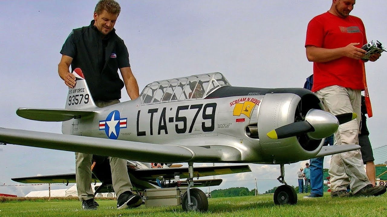 HUGE RC HAVARD AT-6 PETRAUSCH SCALE MODEL AIRPLANE WARBIRD FLIGHT DEMONSTRATION