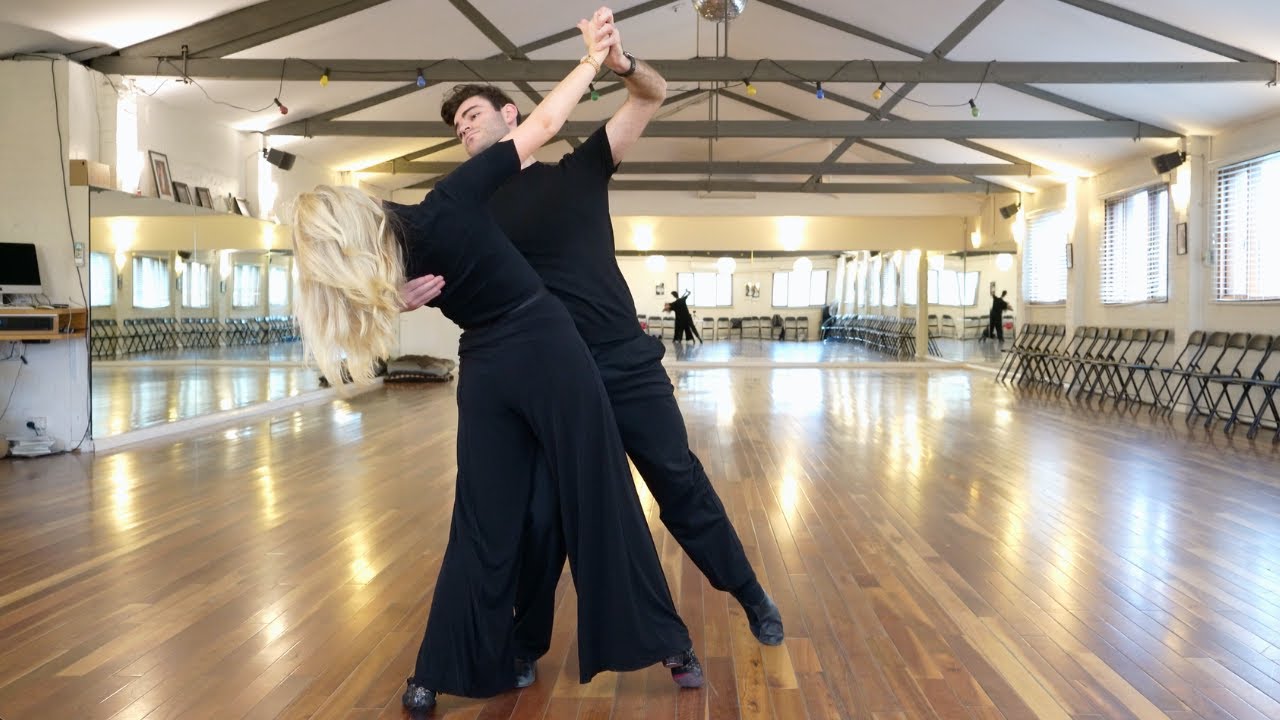 Backwards Fallaway Reverse & Right Lunge | Waltz