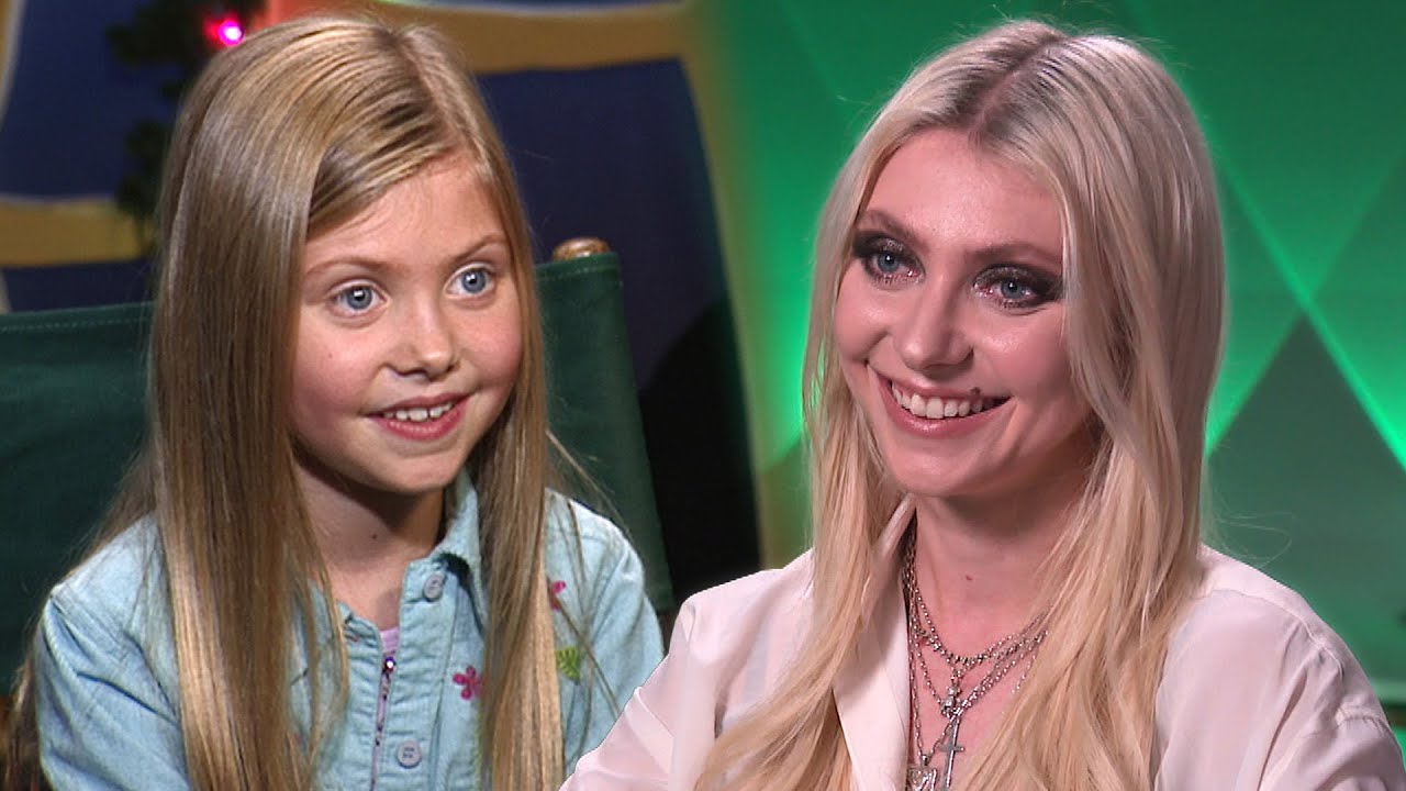 Taylor Momsen REACTS to Never-Before-Seen GRINCH Moments | ET Then & Now