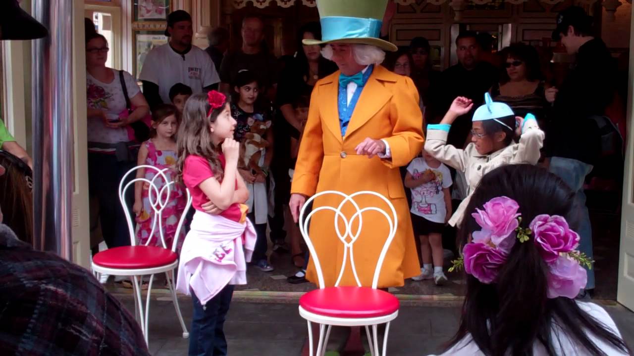 Alice, Mad Hatter & Peter Pan  Musical Chairs - Disneyland