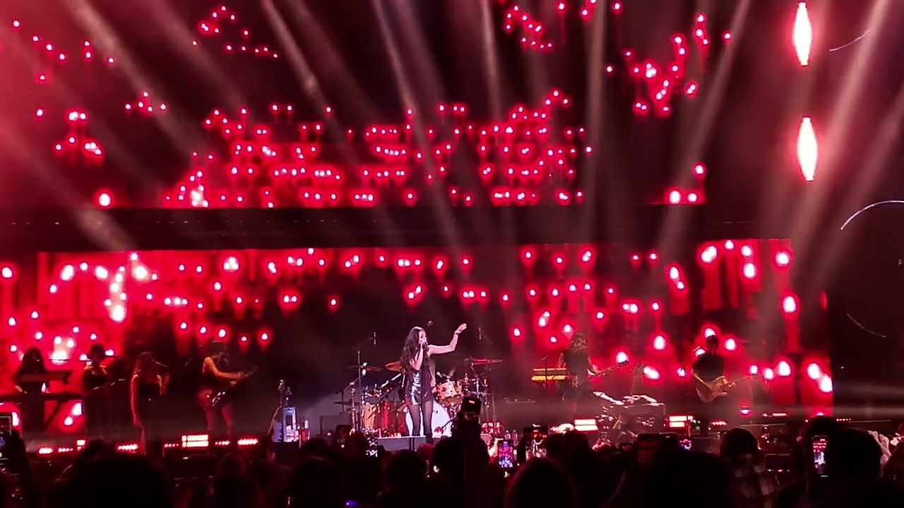 vampire Performed by Olivia Rodrigo LIVE AT THE JINGLE BALL (L.A. Kia Forum 2023)!