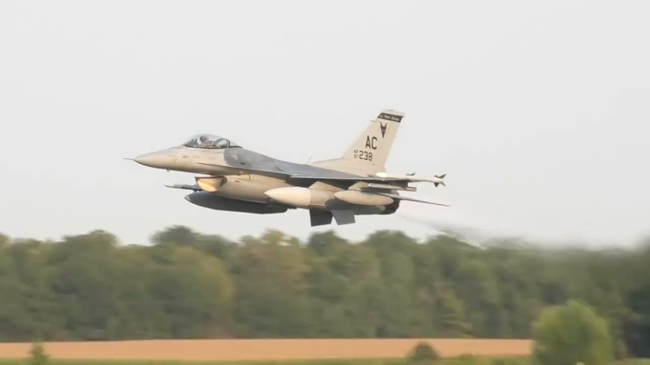 (4K) UASF | Atlantic City ANG F-16s Arriving At Airshow London SkyDrive 2024 During Twilight Show.