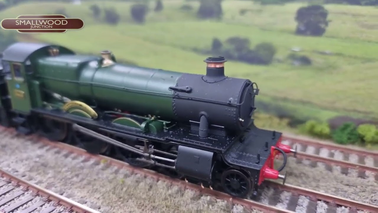 ACCURASCALE MANOR ARRIVES AT SMALLWOOD JUNCTION MODEL RAILWAY