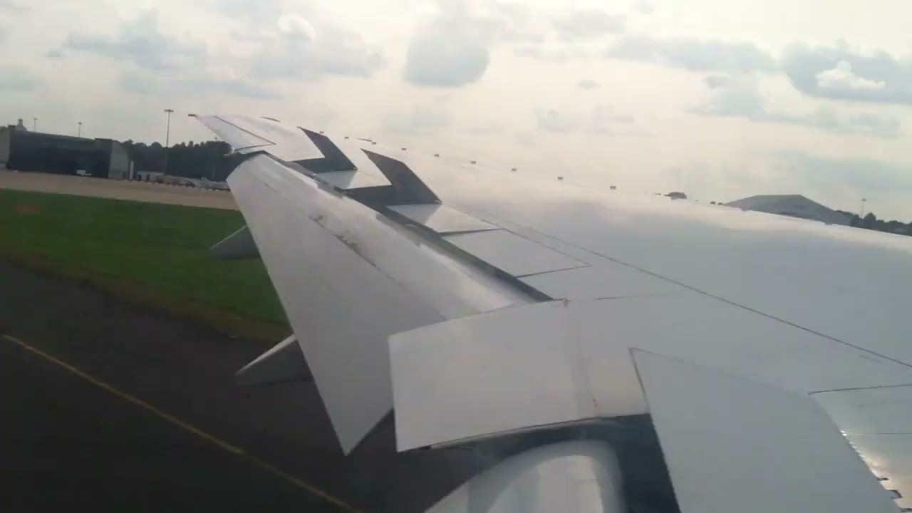 AP-BHX Islamabad International Airport B777-240ER PIA ISB-BHX 