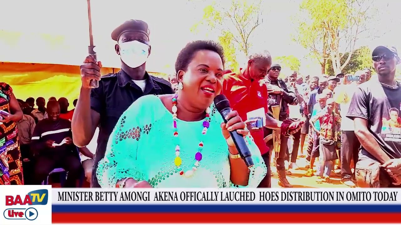 MINISTER BETTY AMONGI AKENA OFFICIALLY LAUCHED HOES DISTRIBUTION IN OMITO ,LIRA CITY WEST  TODAY