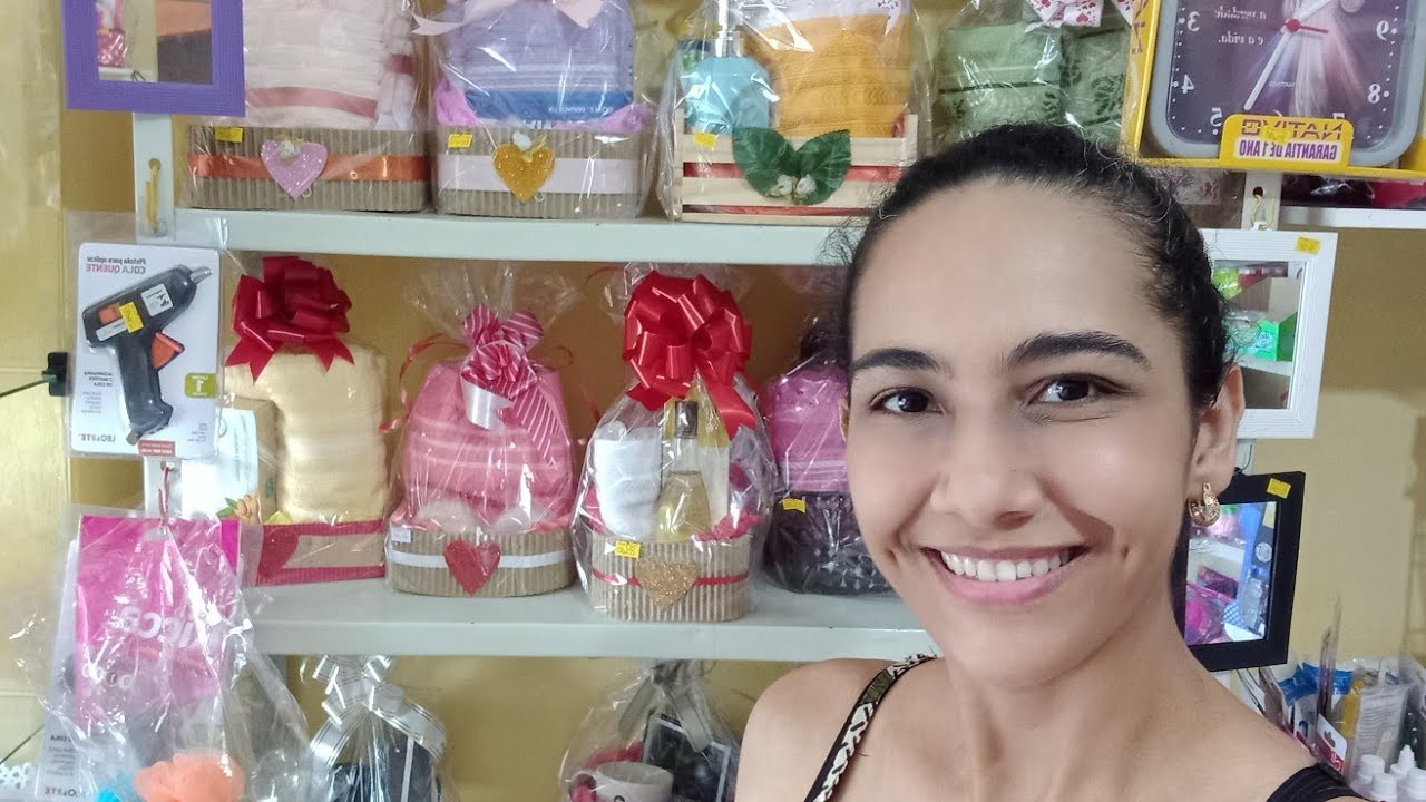cestas com sabonete natura e toalhas para o dia das mães