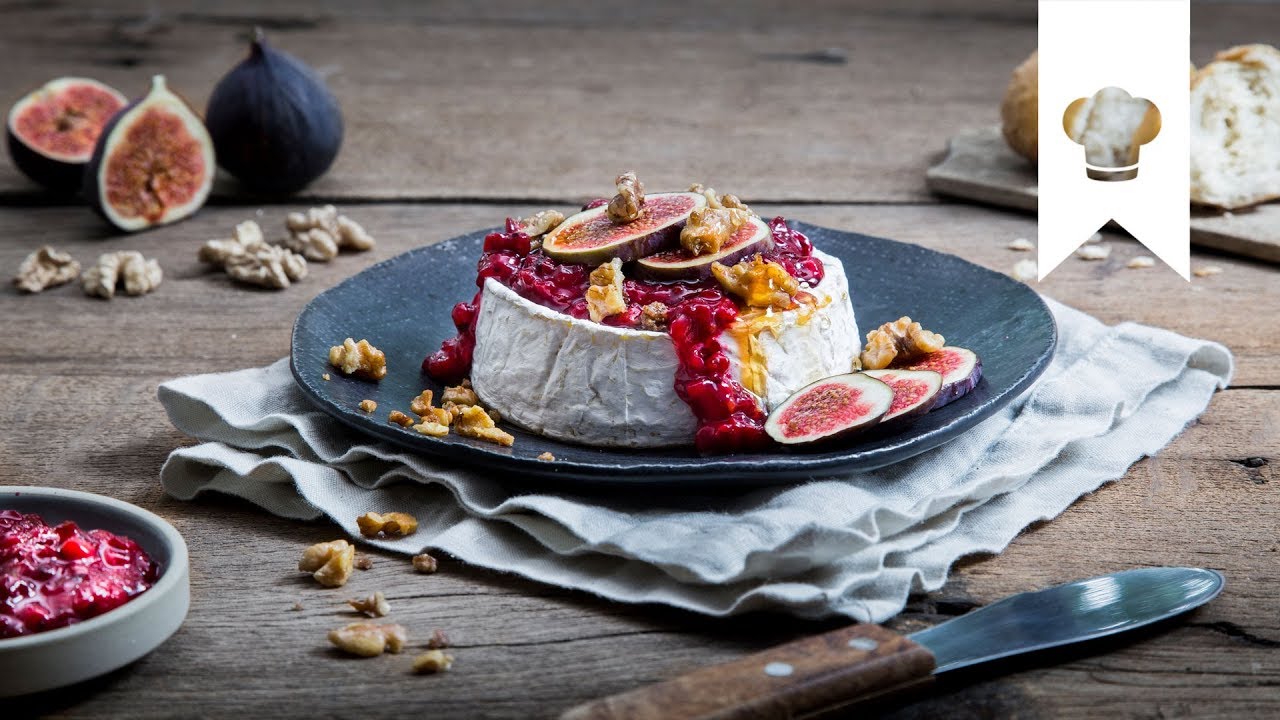 Gebackener Camembert I Rezept mit Beeren, Nüssen und Feigen | EDEKA