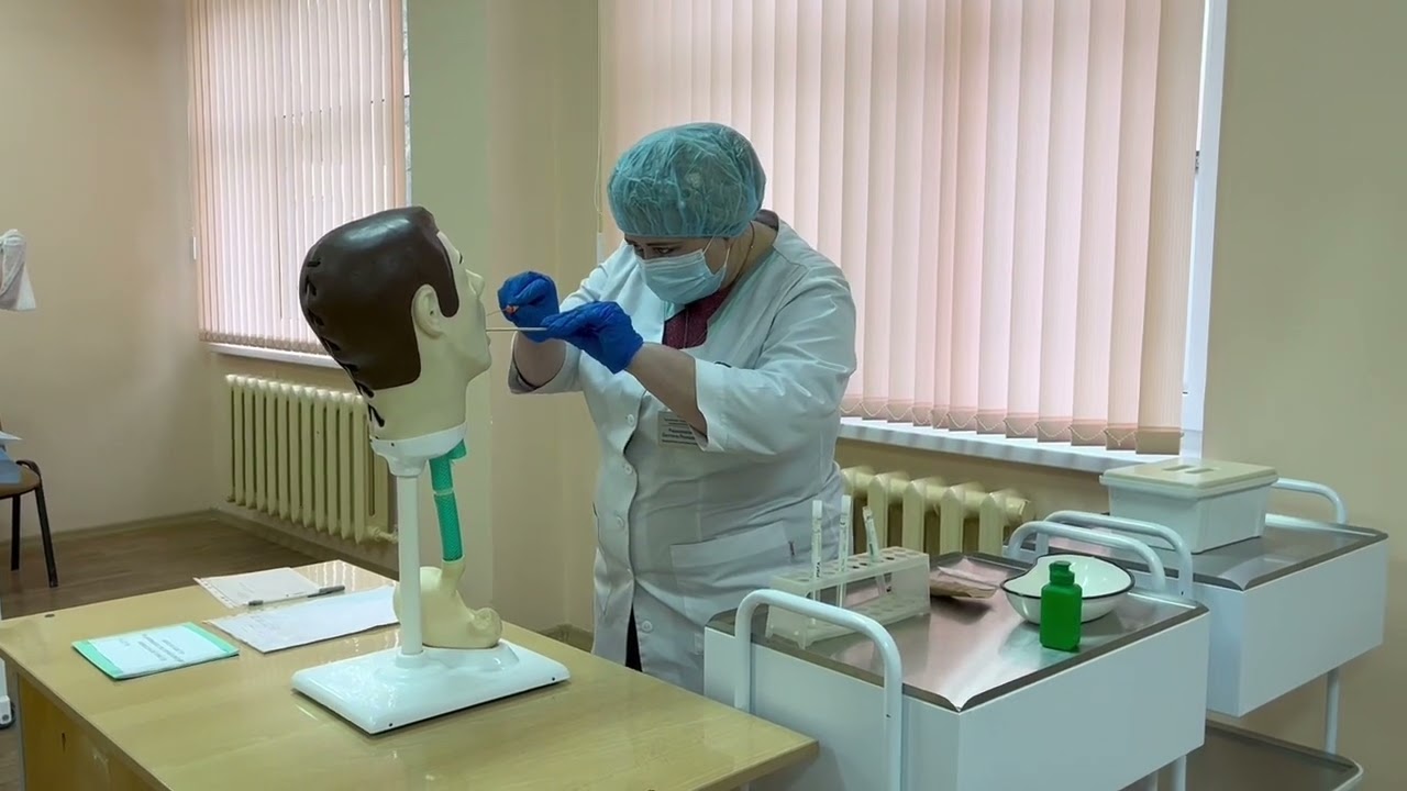 Взятие мазка из носоглотки на менингококк