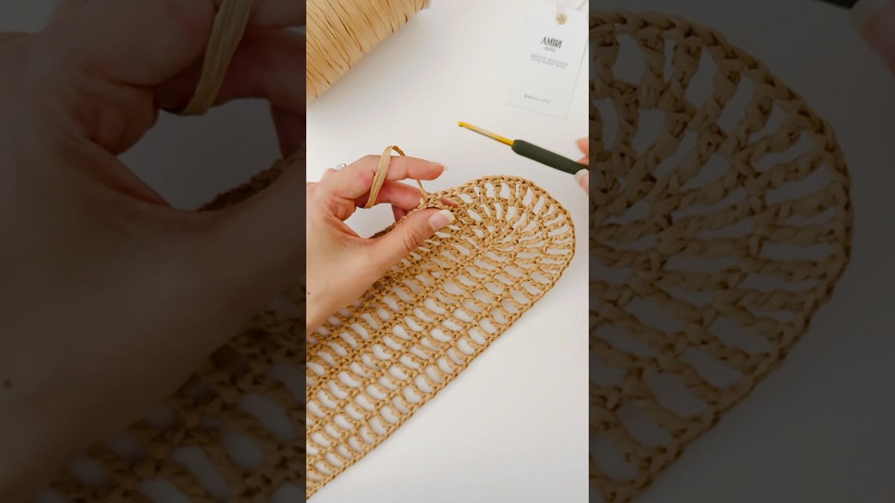 Open-work Base For Raffia Beach Bags #raffia #raffiabag #crochetbag #beachbag #laceybagbase