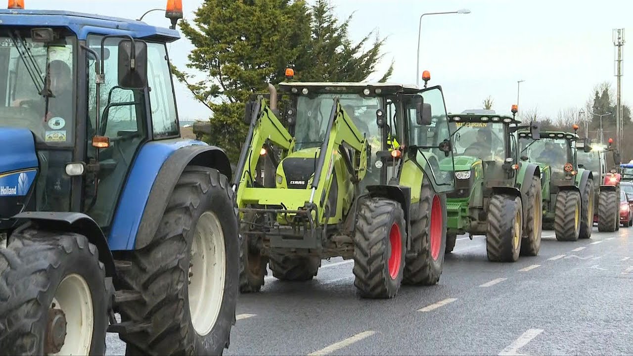 Tractors fill roads in Ireland as farmers protest against EU-Mercosur deal | AFP