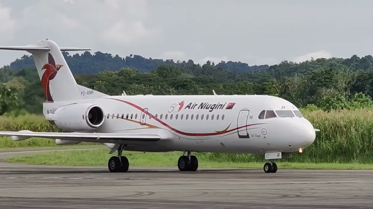 Air Niugini's Fokker 70 Landing in Wewak
