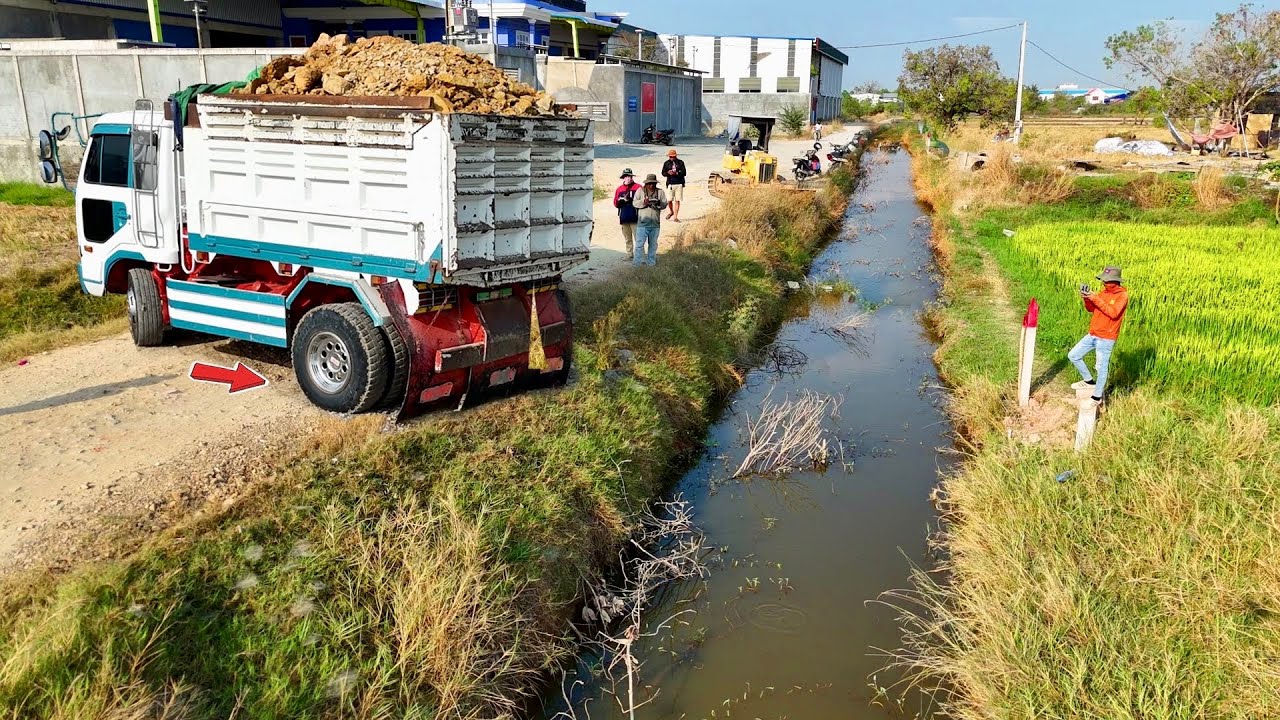 O.M.G BE CAREFUL! Incredible Start New Landfill Site BY Dump Truck 5Ton & Dozer Push Soil into Water