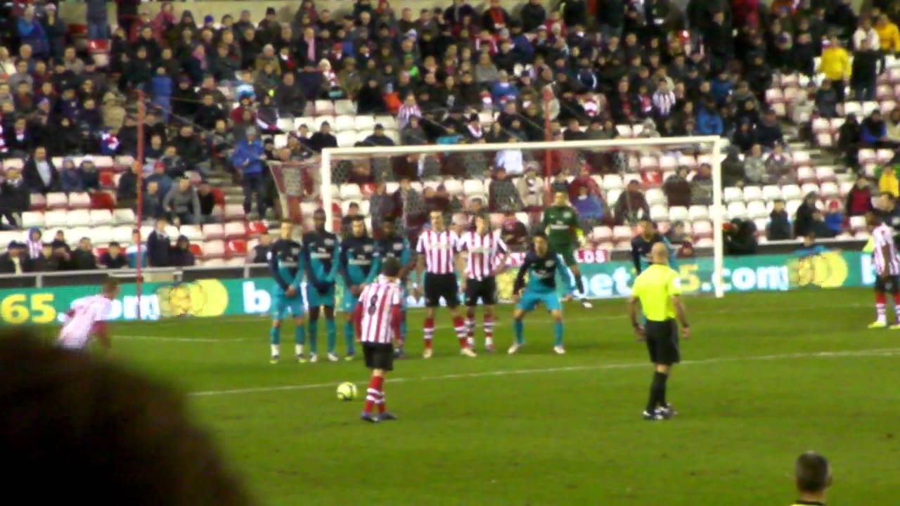Seb Larsson free kick  Sunderland v Arsenal