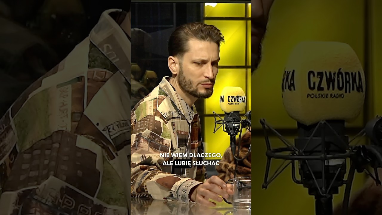 Smutna muzyczka playing in the background #DwaSławy #czw&oacute;rka #radio #podcast #rap