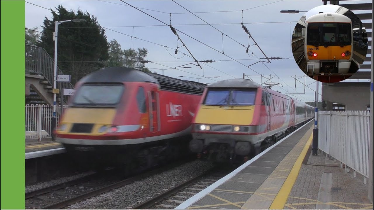 Trains at Brookmans Park