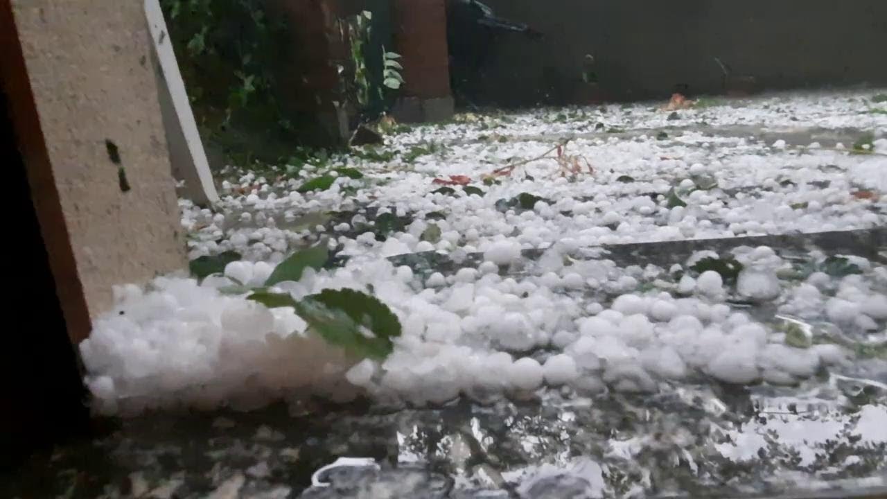 Maltempo in Oltrepo, a Montebello cade la grandine